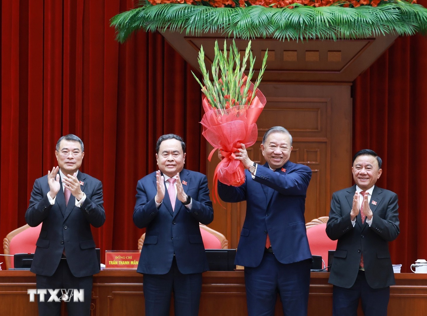 Ban Chấp hành Trung ương Đảng khóa XIV thống nhất tuyệt đối bầu đồng chí Tô Lâm tiếp tục giữ chức Tổng Bí thư