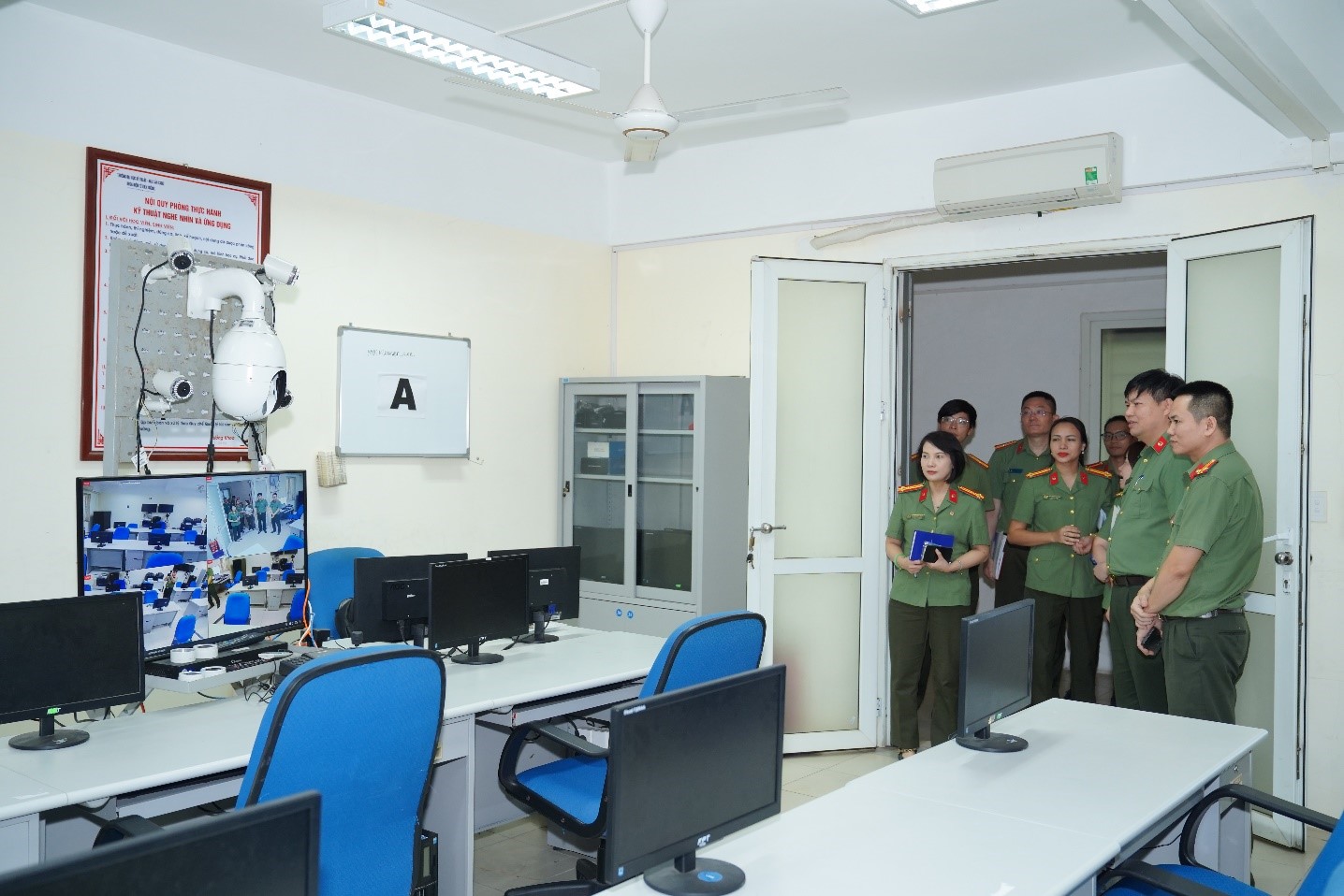 Đoàn kiểm tra của Bộ Công an kiểm tra các điều kiện bảo đảm 04 ngành đào tạo, trình độ trung cấp tại Học viện Kỹ thuật và Công nghệ an ninh 