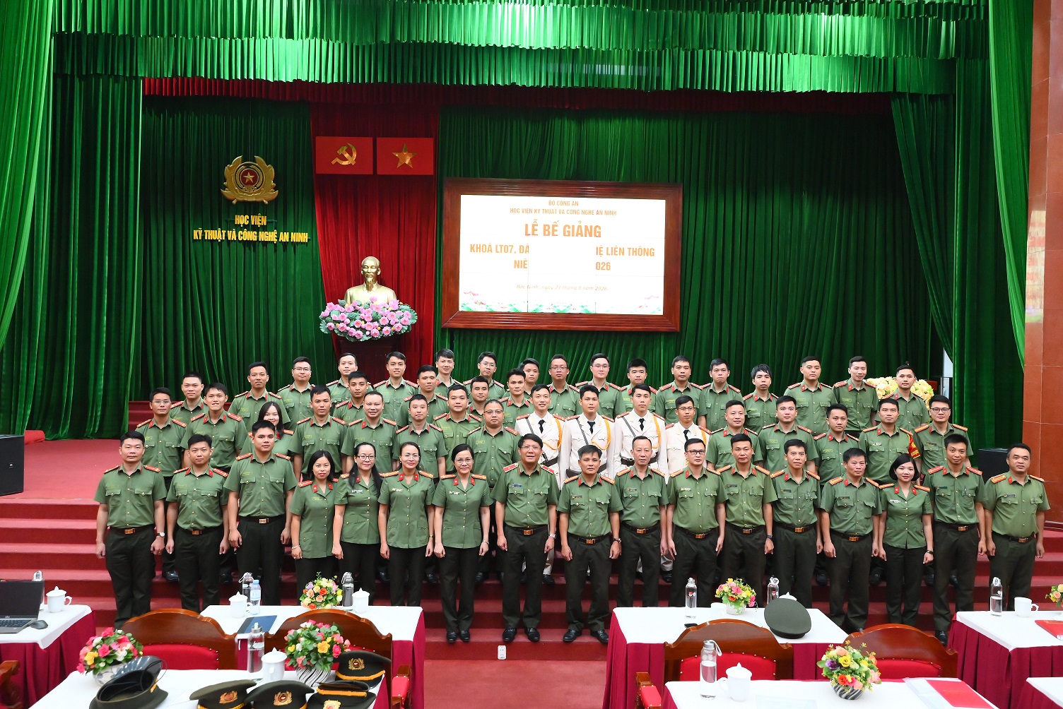 Học viện Kỹ thuật và Công nghệ an ninh tổ chức Bế giảng khóa LT07,…