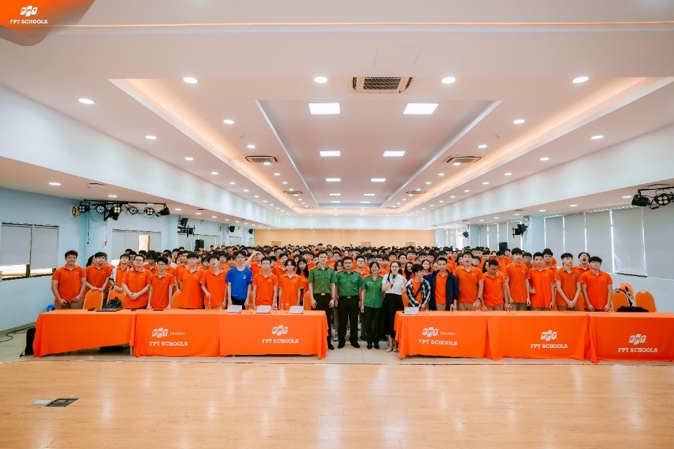 Khoa nghiệp vụ cơ bản phối hợp tổ chức báo cáo chuyên đề, tuyên truyền…