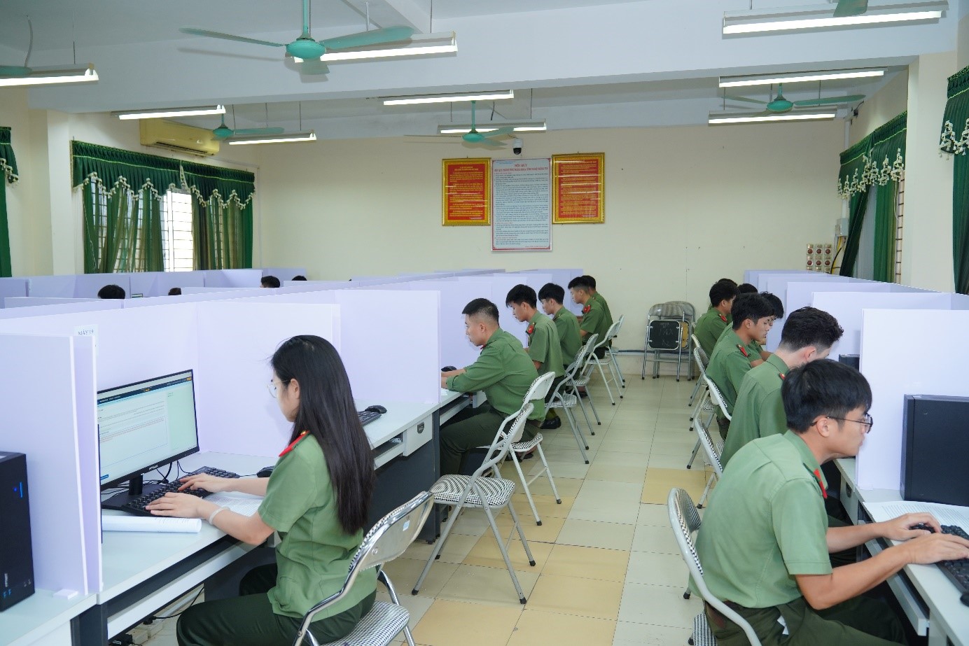 Tổ chức thành công thi thử nghiệm lần 2 Kỳ thi tuyển sinh Văn bằng 2 năm 2026 trên máy tính