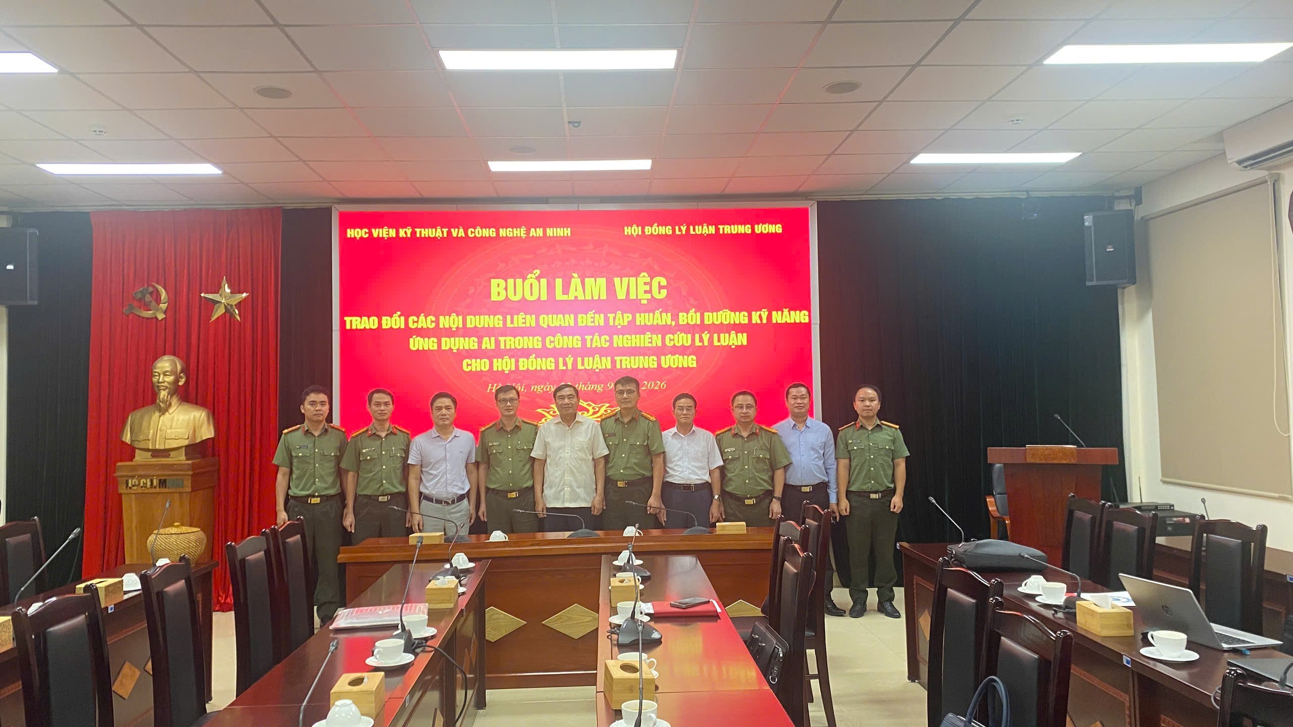 Đoàn công tác của Học viện Kỹ thuật và Công nghệ An ninh làm việc…