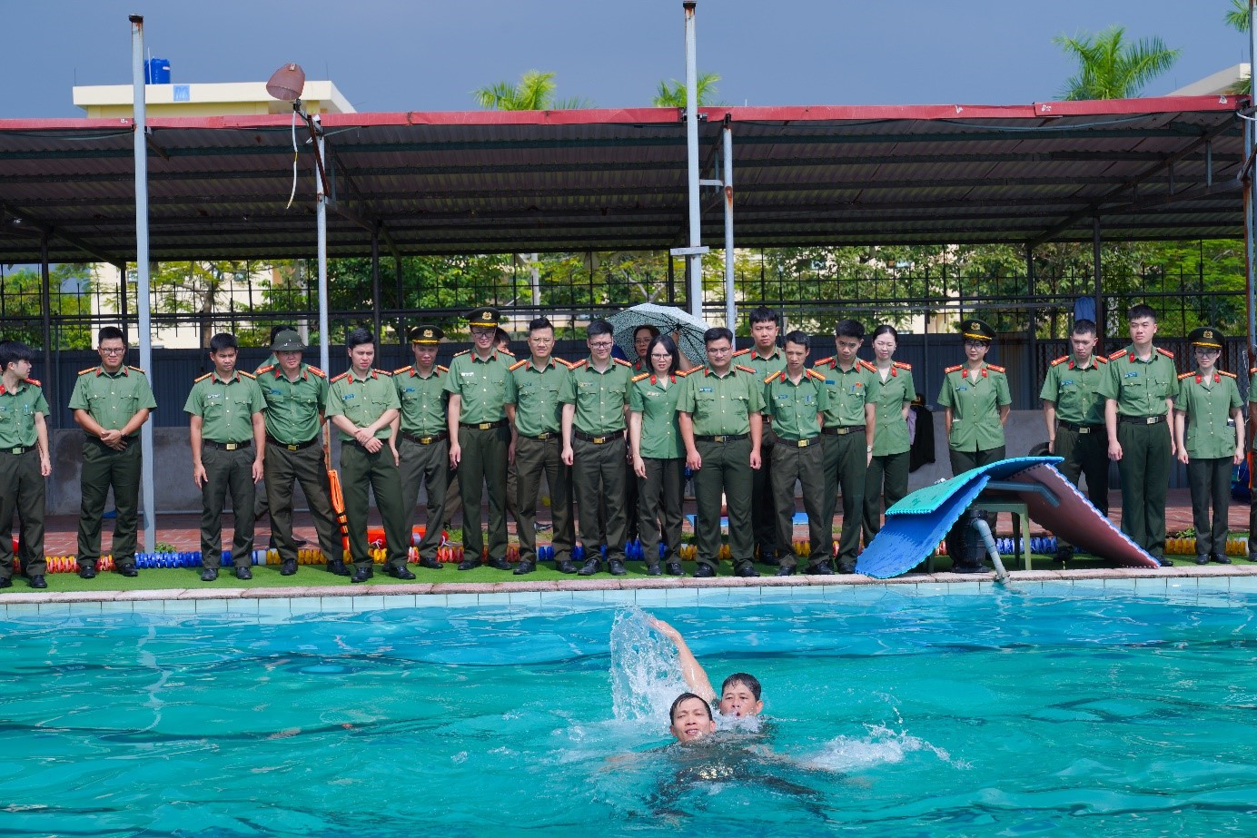 Học viện Kỹ thuật và Công nghệ an ninh tổ chức tập huấn bơi cứu…