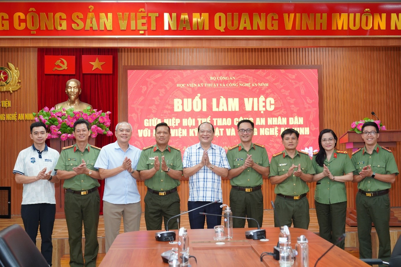 Học viện Kỹ thuật và Công nghệ an ninh làm việc với Hiệp hội thể…
