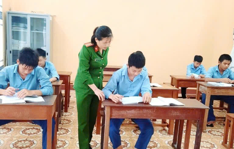 Đấu tranh phản bác luận điệu xuyên tạc trên không gian mạng vấn đề dân chủ trong cơ sở giam giữ phạm nhân, cơ sở giáo dục bắt buộc, trường giáo dưỡng và trách nhiệm của cán bộ, học viên Học viện Kỹ thuật và Công nghệ an ninh