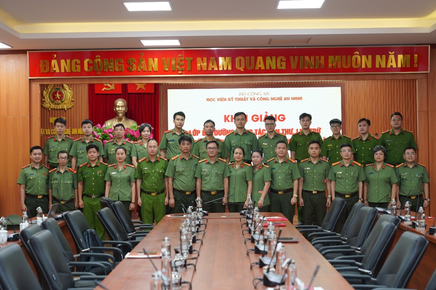 Tổ chức Lễ khai giảng lớp Bồi dưỡng Công tác văn thư, lưu trữ và…